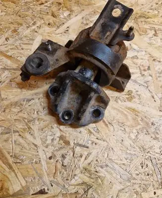 SsangYong Tivoli Engine mount bracket