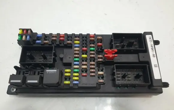 Land Rover Discovery Sport Fuse module FK7214F041AD