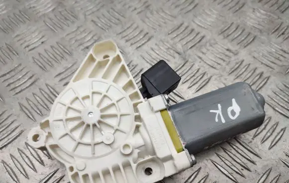 Mercedes-Benz CLA C117 X117 W117 Front door window regulator motor A55383110 A61041113