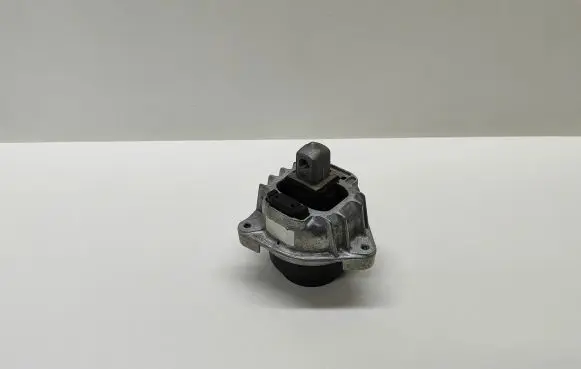 BMW 5 F10 F11 Engine mount bracket