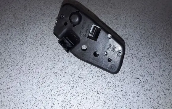 BMW 3 E46 Tail light bulb cover holder 6907937