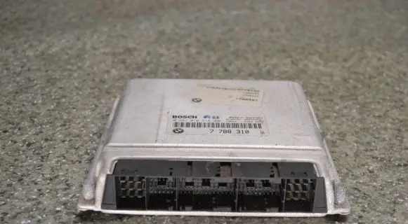 BMW 5 E39 Engine control unit/module 7788310 7788481 0281010314