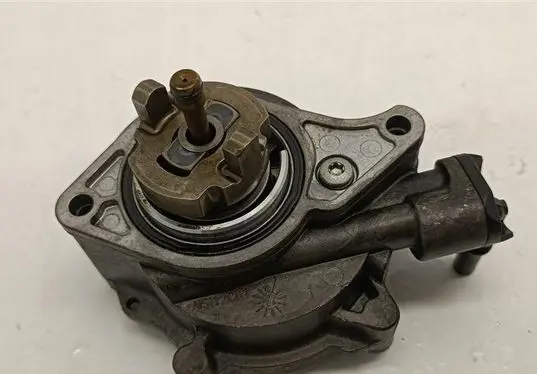 Jaguar F-Pace Vacuum pump