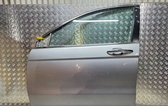 Honda CR-V Front door S26405617