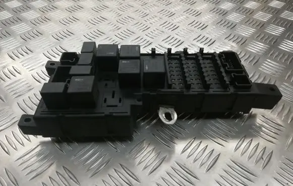 Volvo V70 Fuse module 518717004 8637841