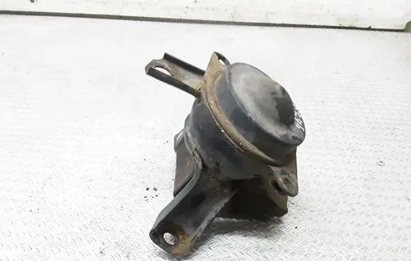Mitsubishi Grandis Engine mount bracket