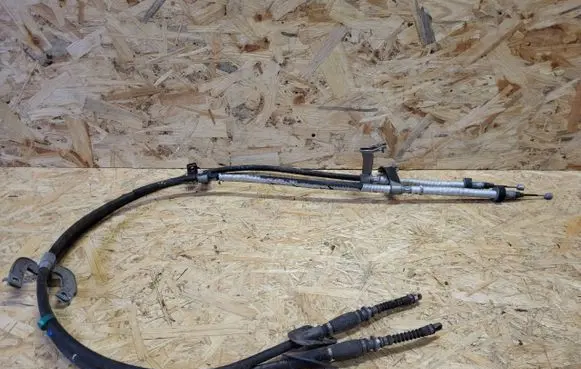 Hyundai i30 Handbrake/parking brake wiring cable 