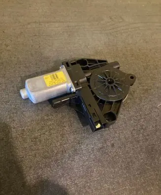 Volvo XC60 Front door window regulator motor 966268103 120425 WR12718