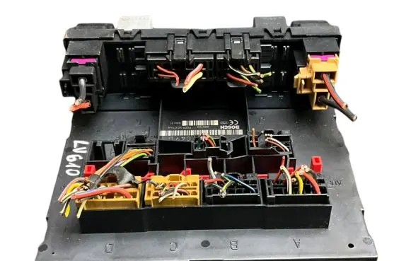 Volkswagen Tiguan Comfort/convenience module 3C8937049D F005V00744