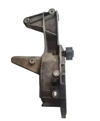 Volkswagen Touareg I Engine mounting bracket 022260089F