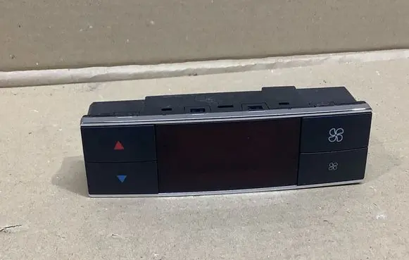 Mercedes-Benz CLS C218 X218 Climate control unit A0018276704