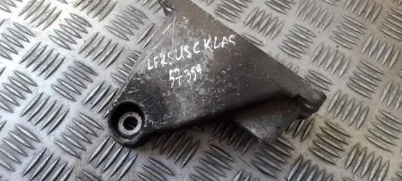 Lexus IS 200-300 Engine mounting bracket