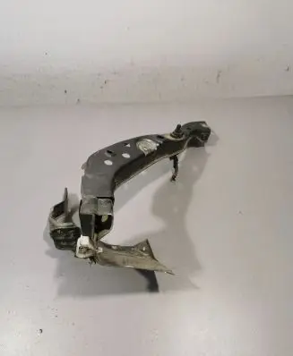 Toyota Avensis T270 Headlight/headlamp mounting bracket