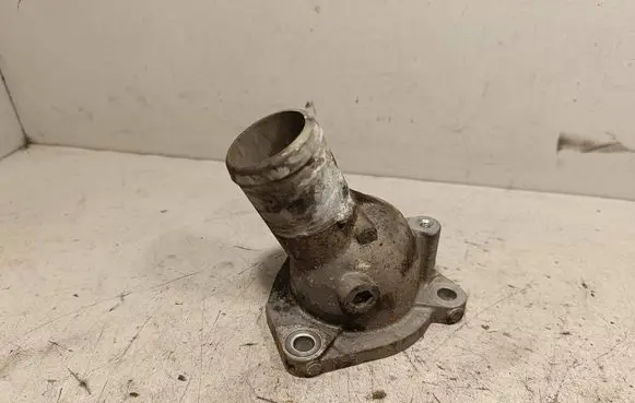 Mitsubishi L200 Thermostat/thermostat housing 