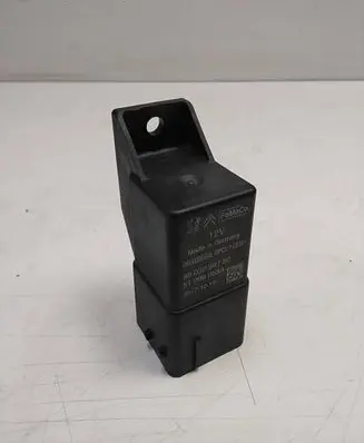 Glow plug pre-heat relay