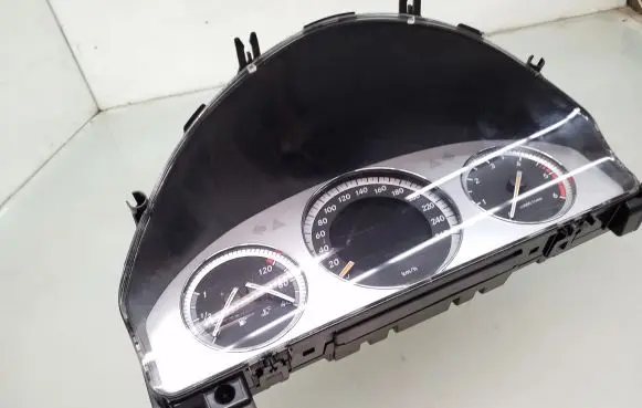 Mercedes-Benz C W204 Speedometer (instrument cluster) A2045403148