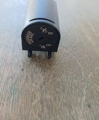 Passenger airbag on/off switch