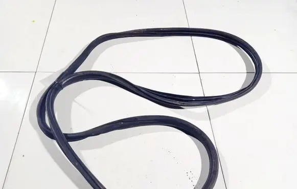 Honda Accord Rubber seal front coupe door 