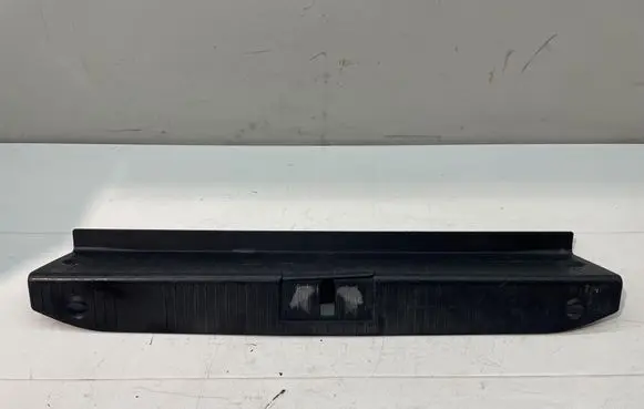 Trunk/boot sill cover protection