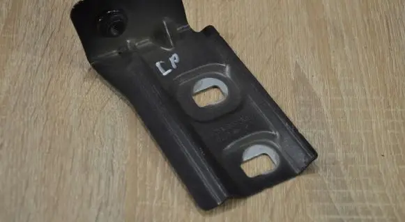 Fender mounting bracket