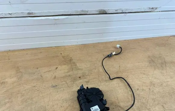 BMW 5 GT F07 Tailgate/trunk/boot lock/catch/latch 163672