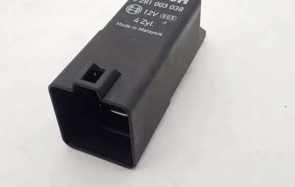 Skoda Octavia Mk2 (1Z) Glow plug pre-heat relay 0281003038
