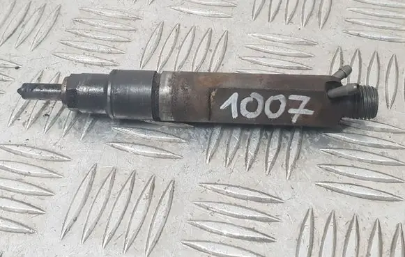 Volkswagen Golf IV Fuel injector 028130201T