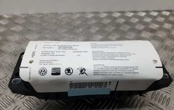 Volkswagen Tiguan Passenger airbag 1Q0880204