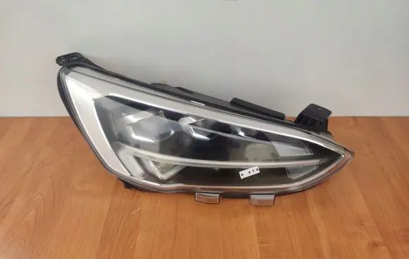 Ford Focus Headlight/headlamp JX7B13E014AE