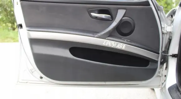 BMW 3 E90 E91 Front door card panel trim