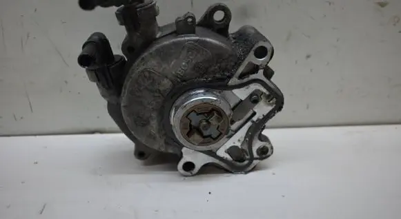 Jaguar XF X250 Vacuum pump 4R8Q2A451AF