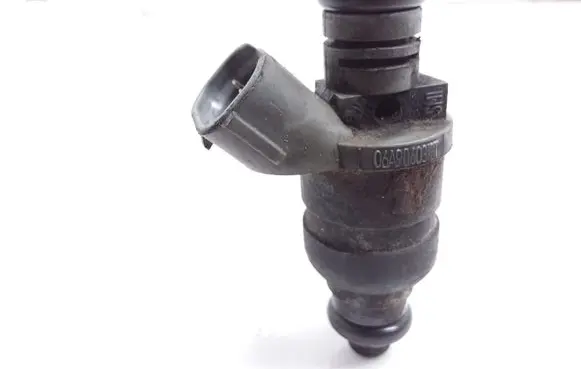 Audi A3 S3 8P Fuel injector 06A906031BT