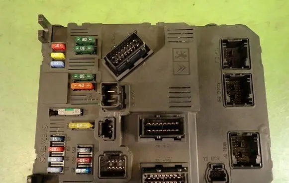 Peugeot 206 Fuse module