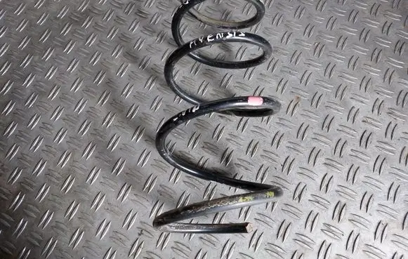 Toyota Avensis T270 Front coil spring