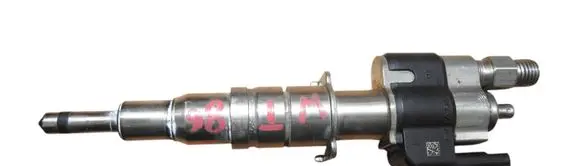 BMW 5 F10 F11 Fuel injector 7585261