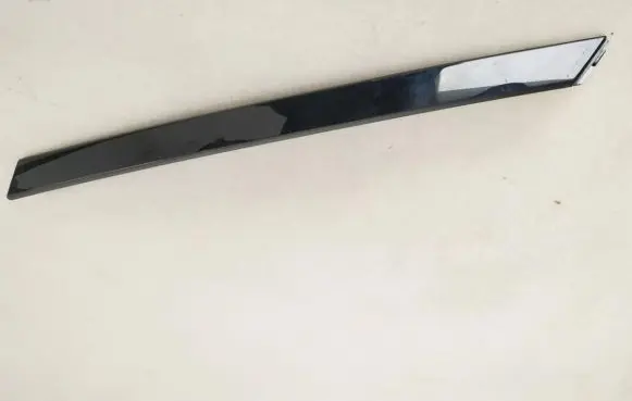 Jaguar I-Pace Front door glass trim molding J9D320550A 371105RH