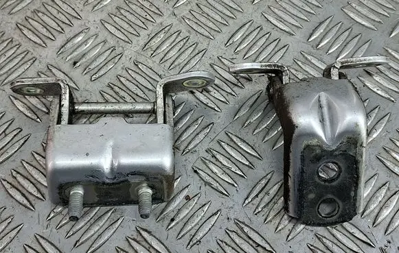 Nissan X-Trail T32 Rear door hinge set 