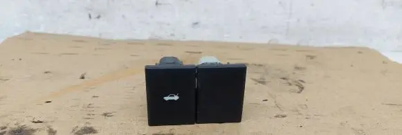 Ford Mondeo Mk III Tailgate opening switch 1S7T19B514AA