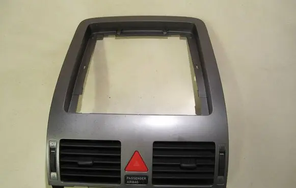 Volkswagen Touran I Dash center air vent grill 1T1819728C