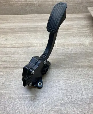 Toyota Prius (XW30) Accelerator throttle pedal 7811012050 1988008572
