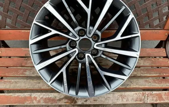 Hyundai Santa Fe R18 alloy rim 
