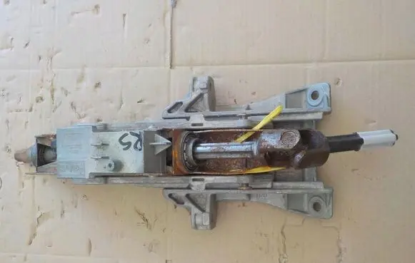 Ford Focus Steering wheel axle 7G913F880AV6N3F880