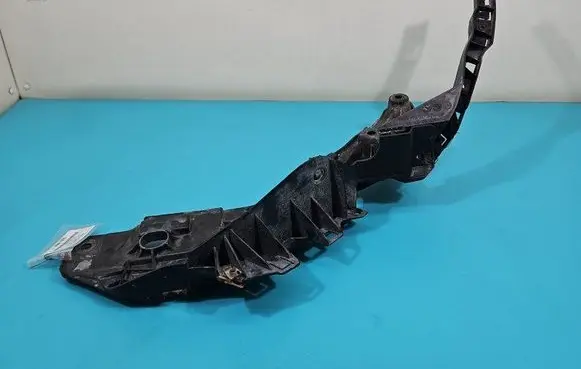 Front bumper mounting bracket