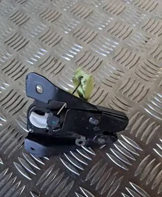 Loading door lock
