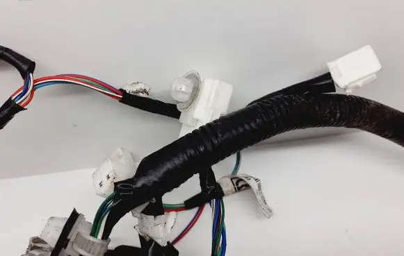 Toyota Avensis T270 Rear door wiring loom 8215105