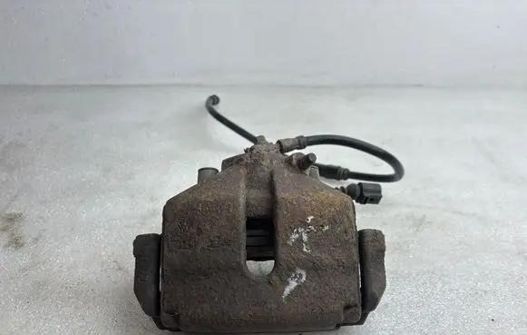 Volkswagen PASSAT B6 Front brake caliper