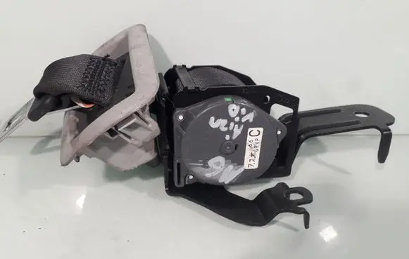 Middle seatbelt (rear)