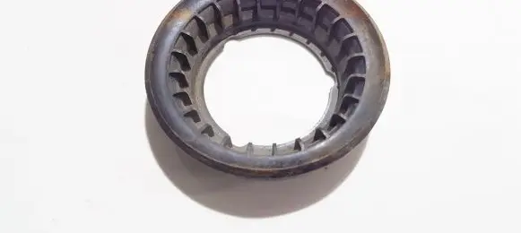 Ford Mondeo Mk III Front coil spring rubber mount 