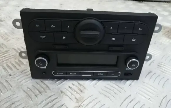 Renault Twingo III Radio/CD/DVD/GPS head unit 281151884R R013X07 070AF470233