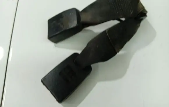Nissan Primera Rear seatbelt buckle 